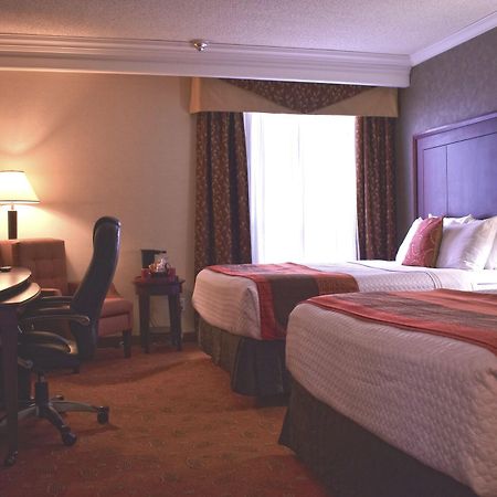 Hamilton Plaza Hotel And Conference Centre Екстер'єр фото