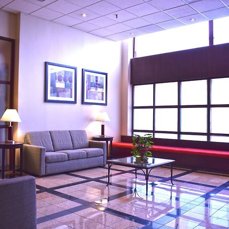 Hamilton Plaza Hotel And Conference Centre Екстер'єр фото