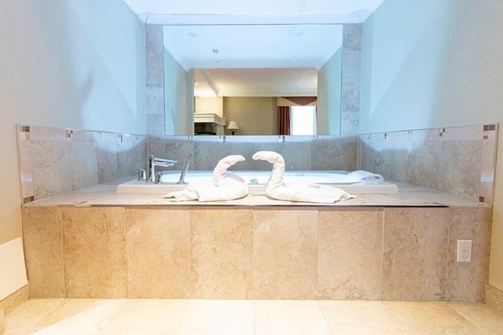 Hamilton Plaza Hotel And Conference Centre Екстер'єр фото