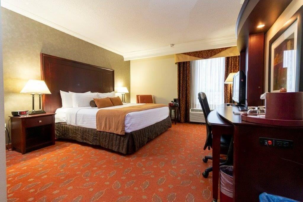Hamilton Plaza Hotel And Conference Centre Екстер'єр фото
