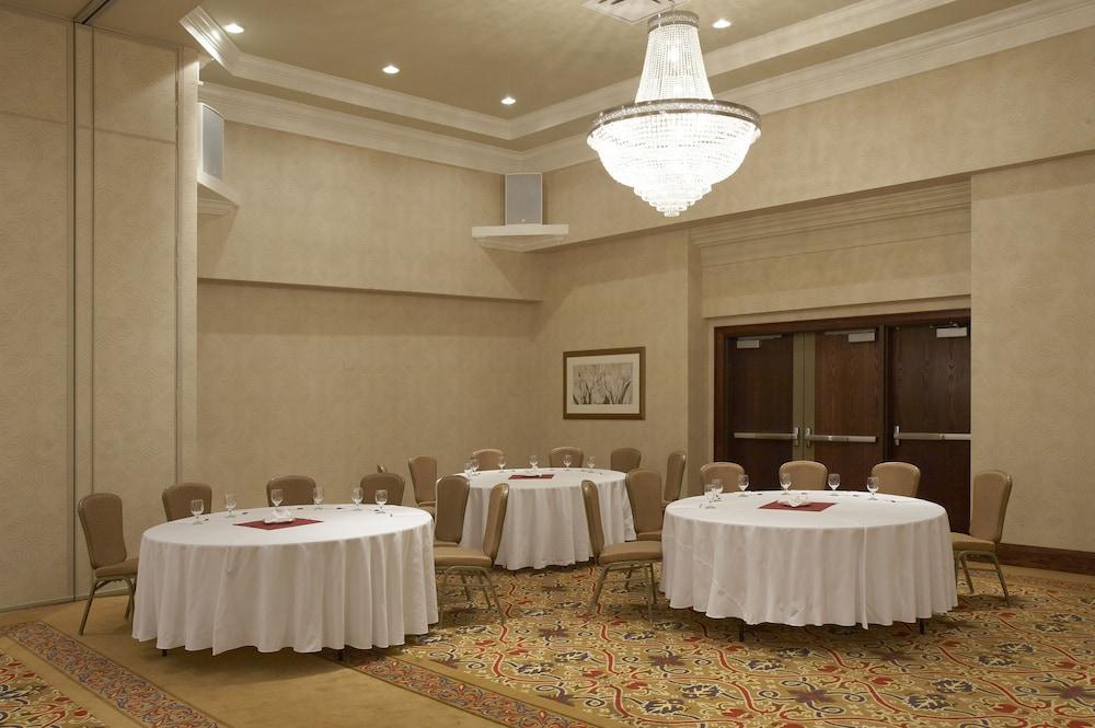Hamilton Plaza Hotel And Conference Centre Екстер'єр фото