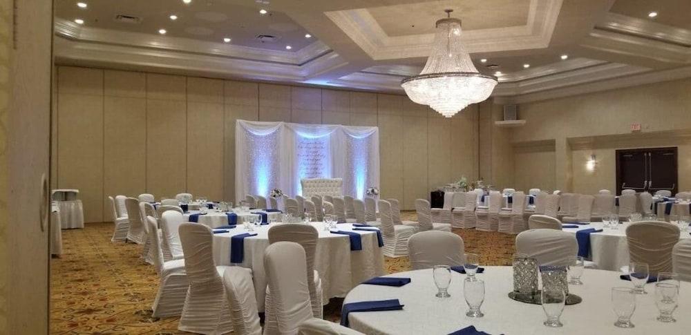 Hamilton Plaza Hotel And Conference Centre Екстер'єр фото