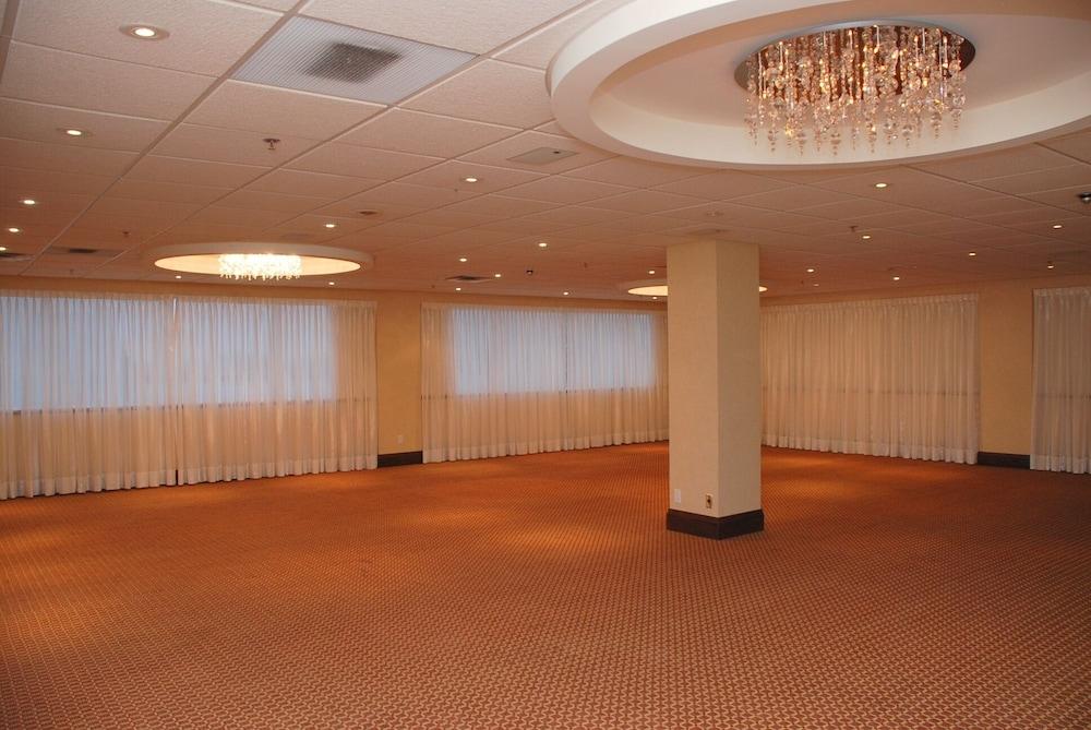 Hamilton Plaza Hotel And Conference Centre Екстер'єр фото