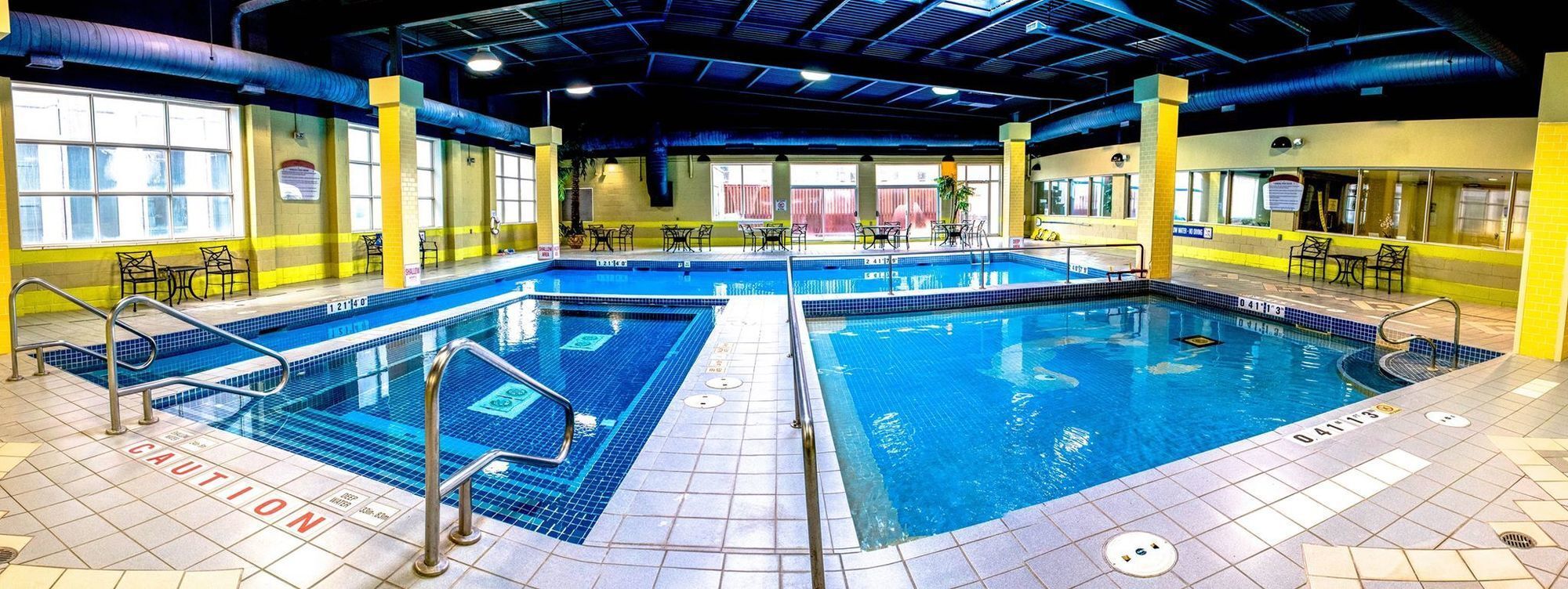Hamilton Plaza Hotel And Conference Centre Екстер'єр фото